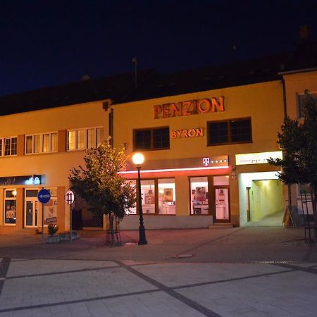 Byron Hotel Zlaté Moravce Екстериор снимка