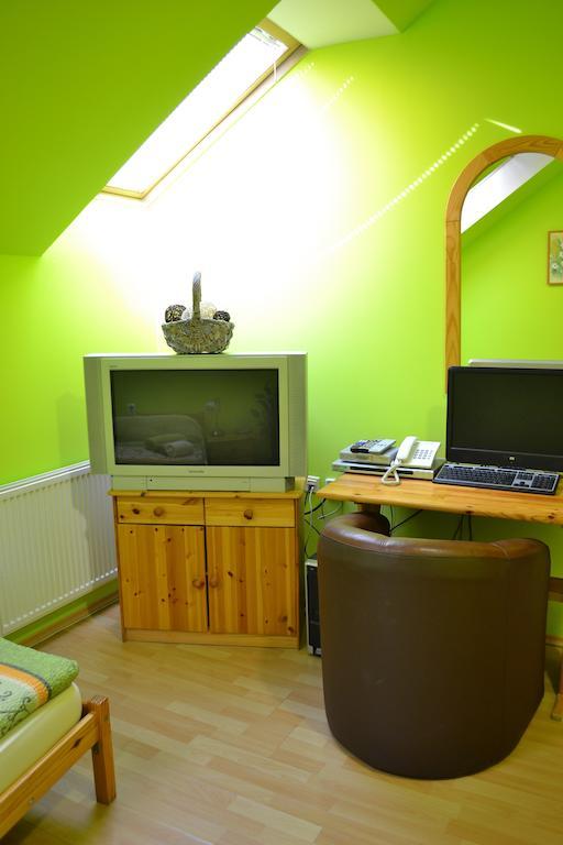 Byron Hotel Zlaté Moravce Стая снимка