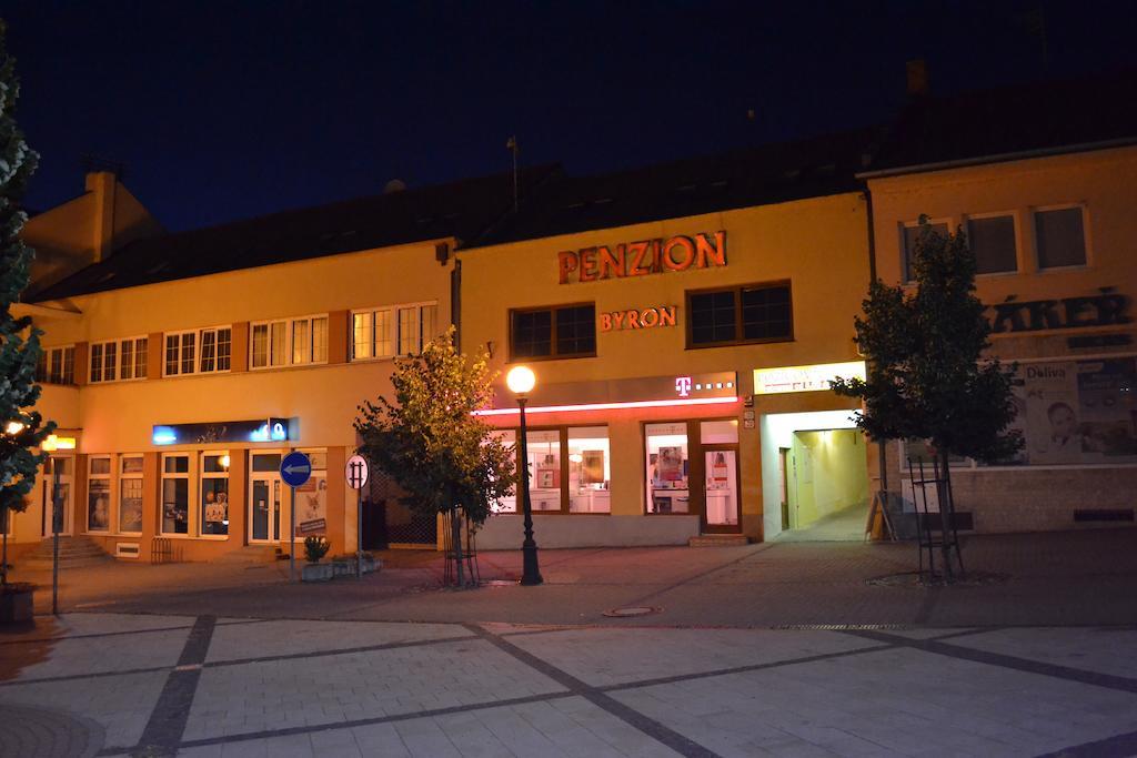 Byron Hotel Zlaté Moravce Екстериор снимка