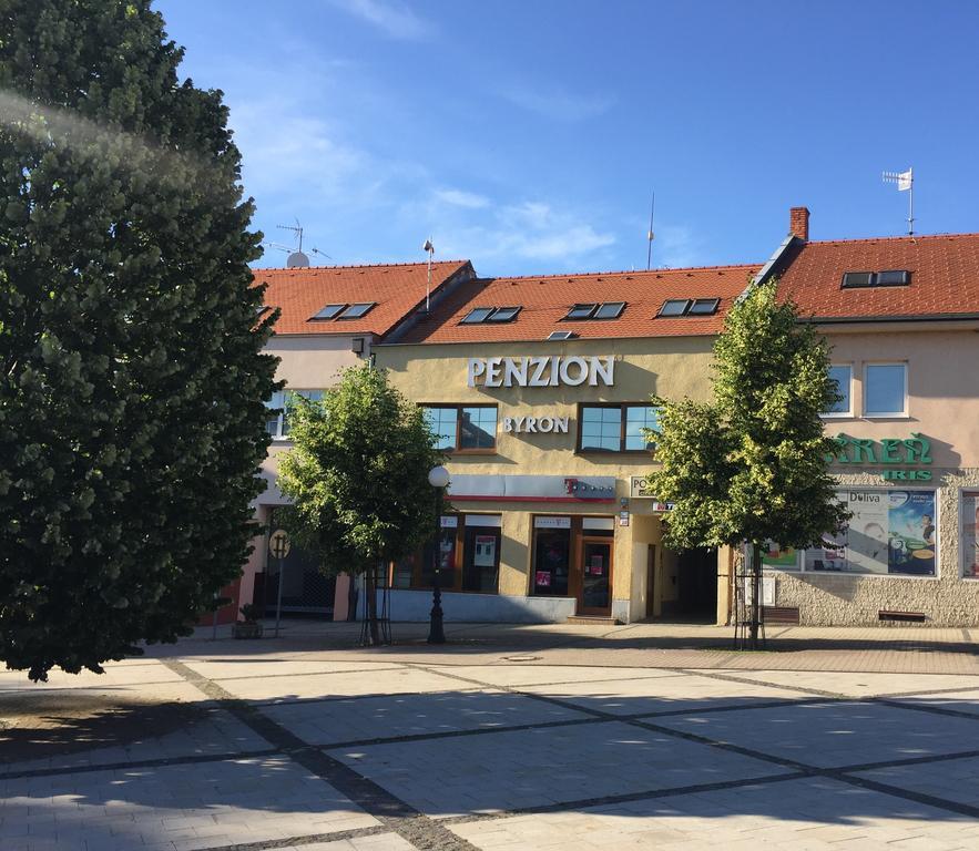 Byron Hotel Zlaté Moravce Екстериор снимка